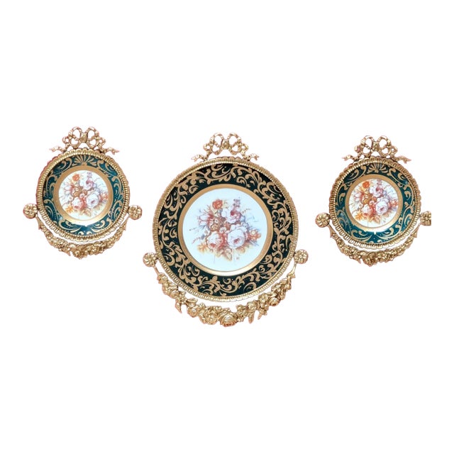 Ornate Gold-Framed Botanical Wall Décor – Set of 3 Baroque Ceramic Medallions in Bottle Green For Sale