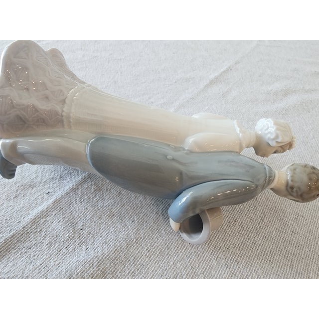 1970s Llardi "Wedding Bride and Groom" #4808 Porcelain Figurine Made in Spain. Retired 2005. For Sale - Image 5 of 5