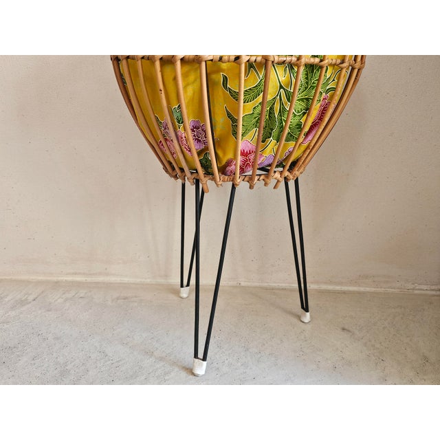 Mid-Century Modern Italian Rattan Sewing Basket with Batik Cotton Lining and Hairpin Legs, 1950s For Sale - Image 4 of 9