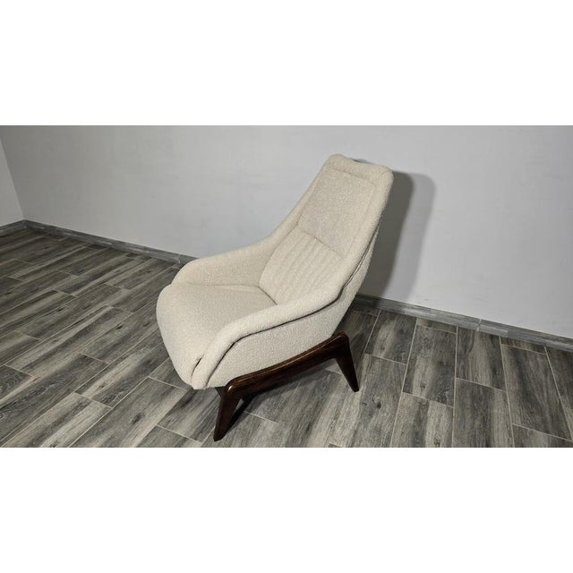 Mid-Century Armchair in Fabric and Wood For Sale - Image 9 of 12