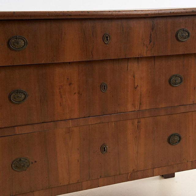 Traditional Antique Chest of Drawers in Wood For Sale - Image 3 of 11