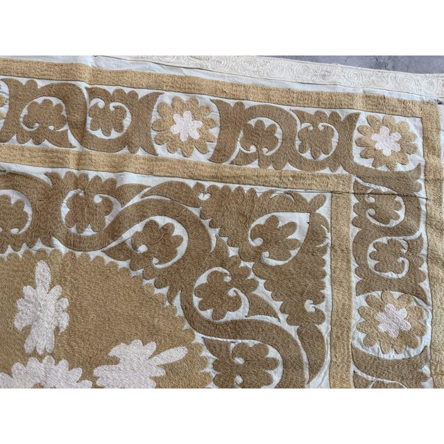 1960s Vintage Neutral Tan Suzani From Tashkent 4'3'' X 4'6'' For Sale - Image 5 of 8