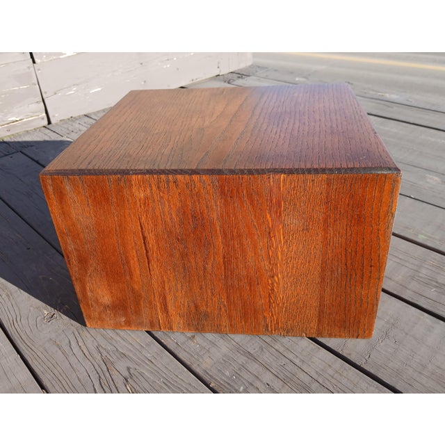 Antique 1920s Quarter Sawn Oak 4-Drawer Desktop File Cabinet For Sale - Image 16 of 17