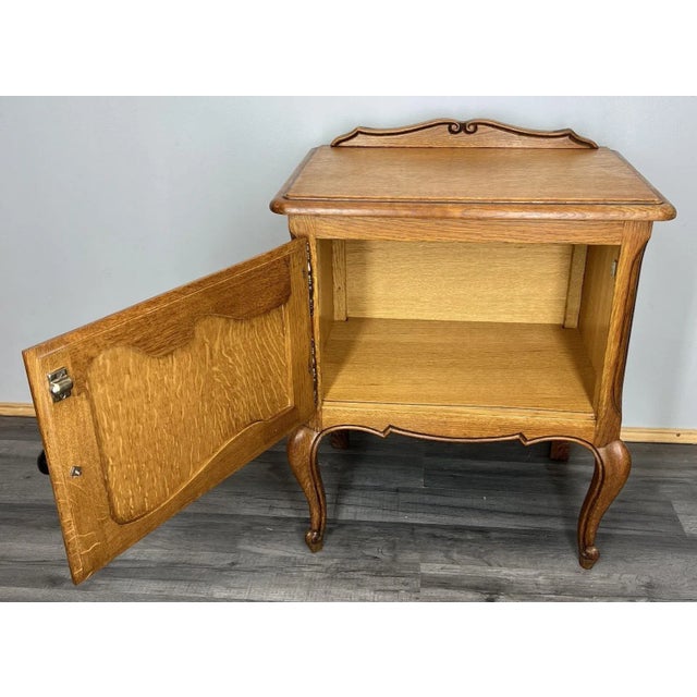 Vintage Louis XV French Bedside Tables, Set of 2 For Sale - Image 9 of 10