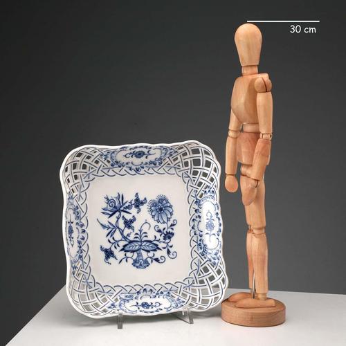 Square-shaped perforated porcelain tray with a classic onion decoration in shades of blue underglaze. Manufacturer's mark...