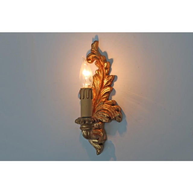 Florentine Hollywood Regency Style Carved Wall Lamps, Italy, 1960, Set of 2 For Sale - Image 6 of 8