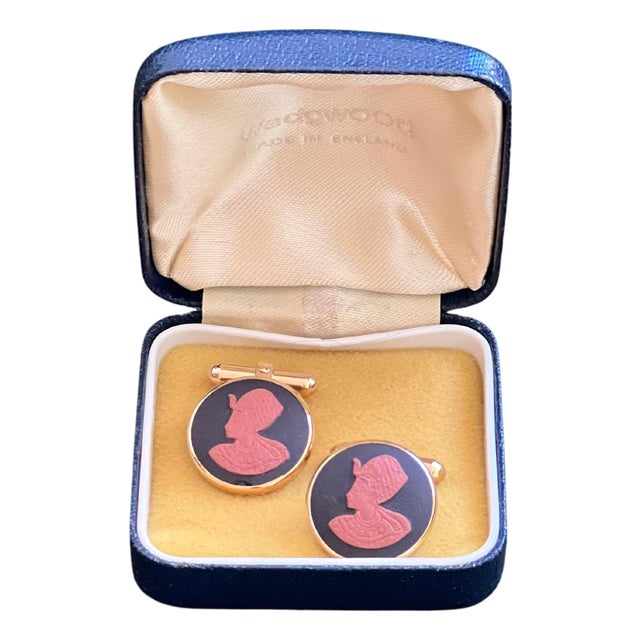 Rare Vintage Royal British Cleopatra "Wedgwood" Gold Plate Cufflinks Circa 1960 For Sale