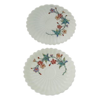 1900s Vintage Japanese Kakiemon Porcelain Dishes- A Pair For Sale