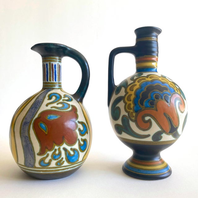 Art Deco Vintage 1920s Gouda Holland Art Nouveau Hand Painted Dutch Art Pottery Handled Ewer Bottle Vases - Set of 2 For Sale - Image 3 of 13