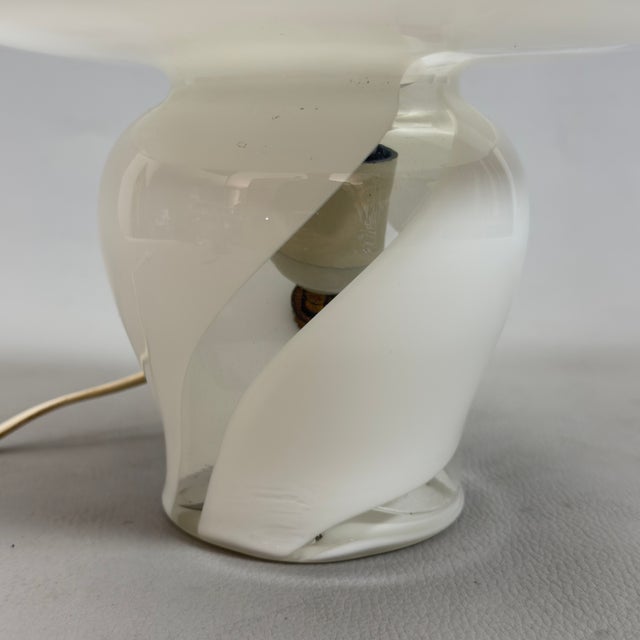 Glass Modern White Swirl Murano Glass Mushroom Table Lamp from De Majo, 1970s For Sale - Image 7 of 12
