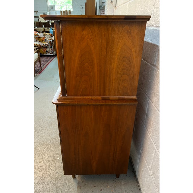 Mid-Century Modern Walnut Highboy Dresser by Young Mfg., Attributed For Sale - Image 9 of 17
