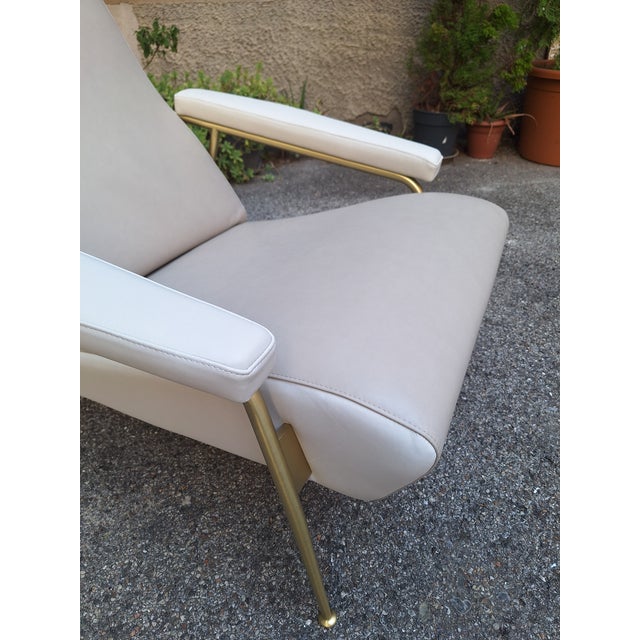 Dezza D.153.1 Armchair in Two-Tone Leather by Gio Ponti for Molteni, 1990s For Sale - Image 12 of 17