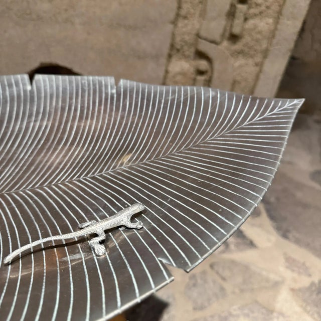 For your consideration, Towle Silversmith Nickel Plated Leaf Serving Tray Lizard Decor Dimensions: 3.5" H x 21.5" L x 14"...