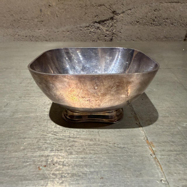 For your consideration, a vintage modernist silver-plated footed bowl, resembling designs by mid-century designer Ward...