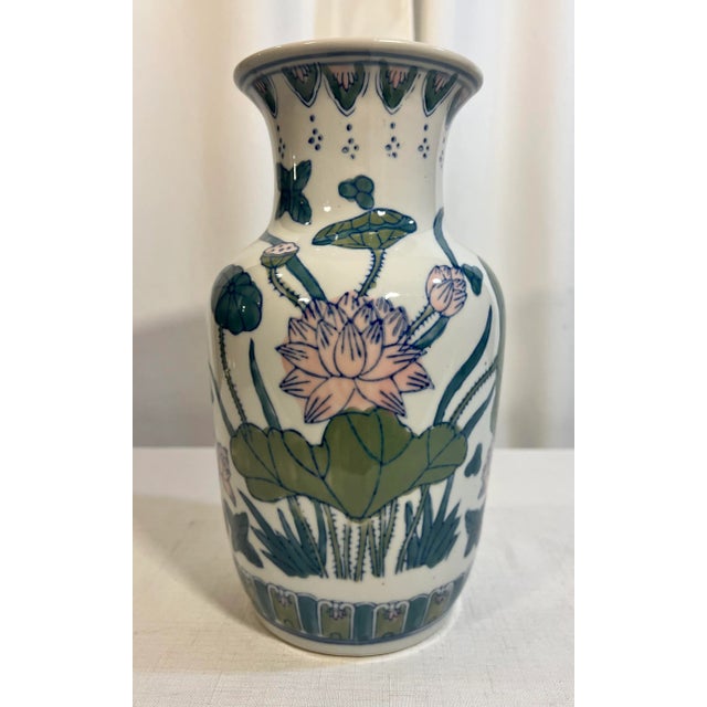 Chinoiserie Vintage Chinese Export Famille Verte Chinoiserie Vase For Sale - Image 3 of 8