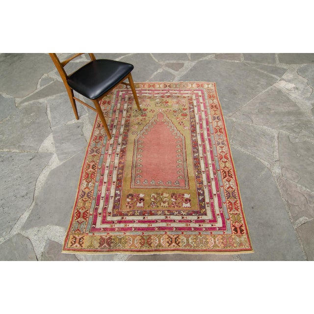 House of Séance - 1880s Antique Anatolian Wool Pile Temple Prayer Small Accent Hand-Knotted Rug - 3′11″ × 5′7″ For Sale - Image 4 of 10