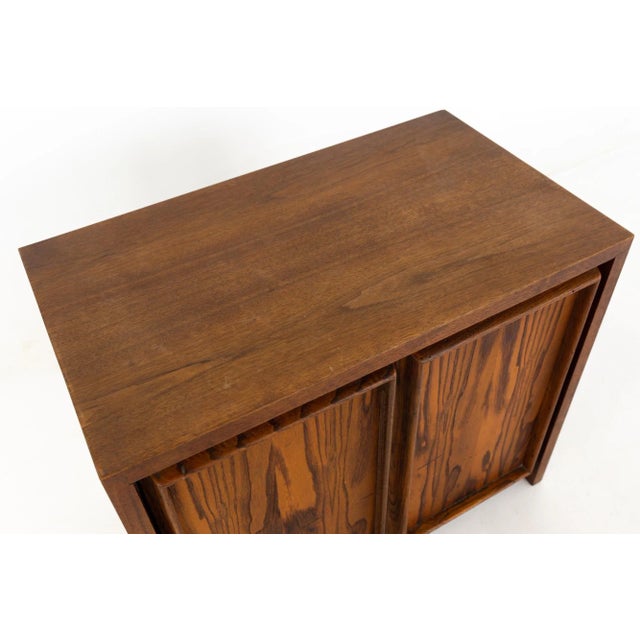 Dillingham Mid Century Pecky Cypress Nightstands - Pair For Sale - Image 12 of 13