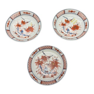 Vintage Chinoiserie Style Floral Imari Decorative Plates - Set of 3 For Sale