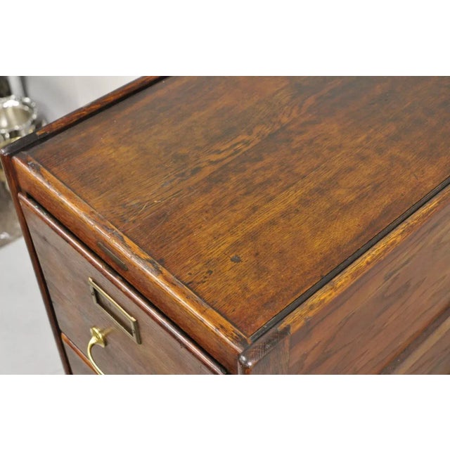 Shaw Walker Early 1900s Antique Shaw Walker Quarter Sawn Oak 4 Drawer Arts & Crafts Office File Cabinet For Sale - Image 4 of 12