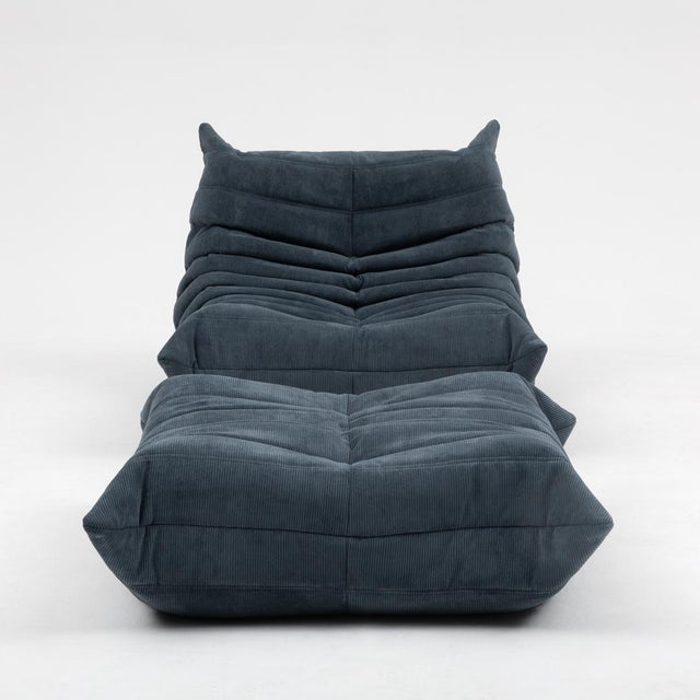 This Togo has been reupholstered with new foam and high-quality new fabric, keeping its inner structure, giving the item...
