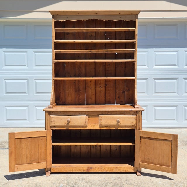 Circa 1890s English Scrubbed Pine Hutch Cabinet Welsh Dresser Cupboard W/ Plate Racks For Sale In Washington DC - Image 6 of 18