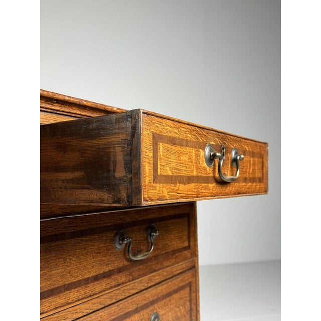 English Chest of Drawers in Oak For Sale - Image 10 of 18