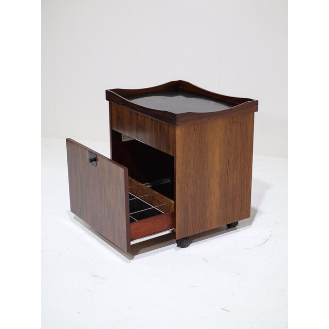 1960s Bar Cart Serving Trolley with Tray in Rosewood, Denmark, 1960s For Sale - Image 5 of 18