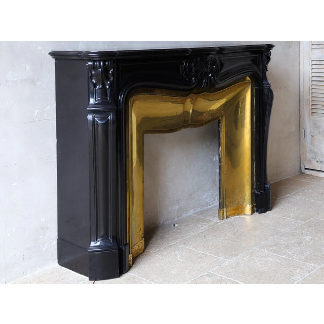French Black Marble Trois Coquilles Fireplace with Brass Interior For Sale - Image 3 of 12
