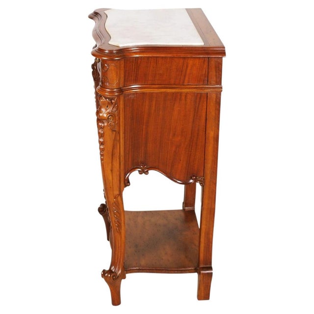 Italian Hand-Carved Walnut Bedside Tables with Marble Tops, 1940s, Set of 2 For Sale - Image 4 of 9