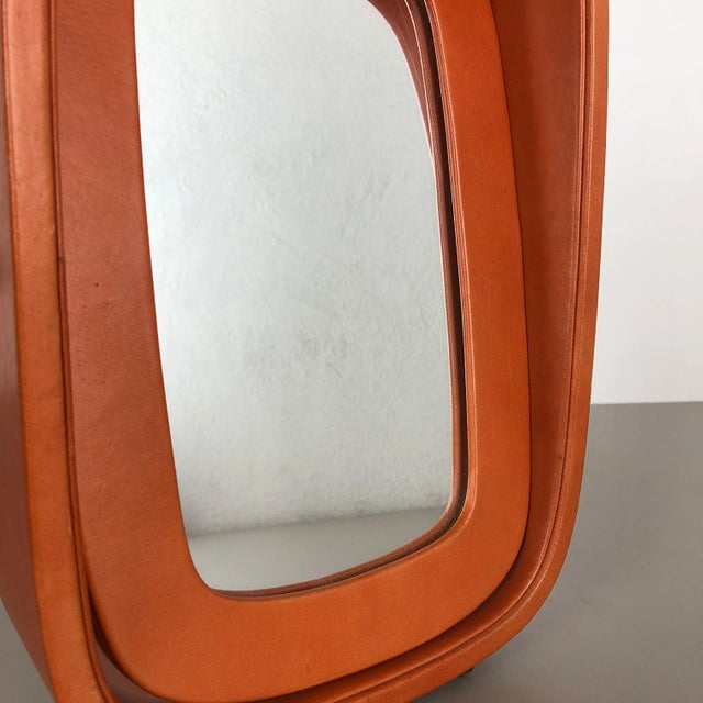 Modernist German Leather Table Mirror attributed to Vereinigte Werkstätten, 1960s For Sale - Image 6 of 18