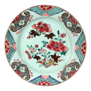Chinese Export Porcelain Famille Rose Plate With Ribbon-Tied Peony Bouquet For Sale