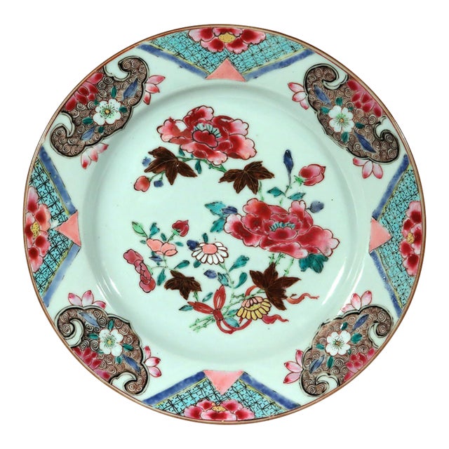 Chinese Export Porcelain Famille Rose Plate With Ribbon-Tied Peony Bouquet For Sale