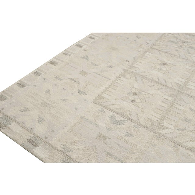 Rug & Kilim’s Scandinavian Style Kilim in White and Gray Geometric Pattern For Sale In New York - Image 6 of 7