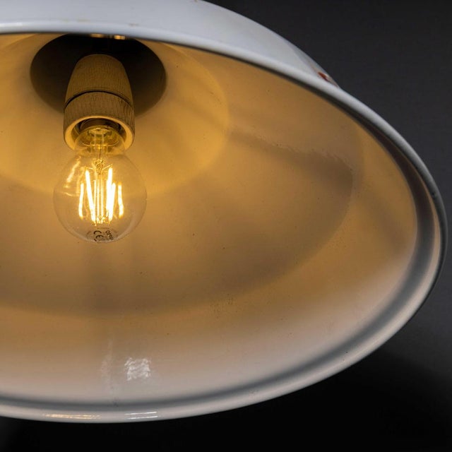 1960’s white benjamin enamelled pendant lamps – 18 inch. Benjamin was arguably the market leader in industrial lighting in...