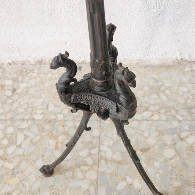 Antique Historicism Flower Pot Stand in Cast Iron, in Very Good conditions. Designed before 1890