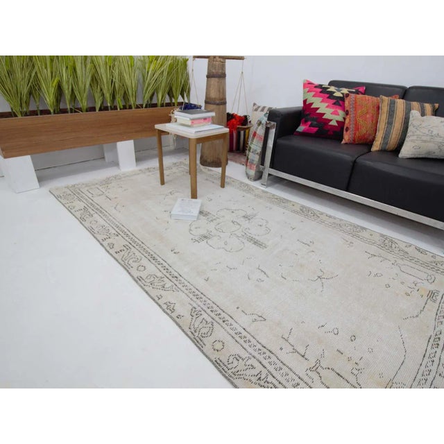 Mid 20th Century 1960s Vintage Washed Out Faded Oushak Rug- 4′3″ × 8′2″ For Sale - Image 5 of 6