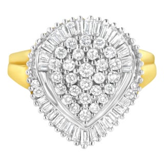10K Yellow Gold 1.0 Cttw Round and Baguette Cut Diamond Oval Shaped Cluster Ring - Size 6 For Sale