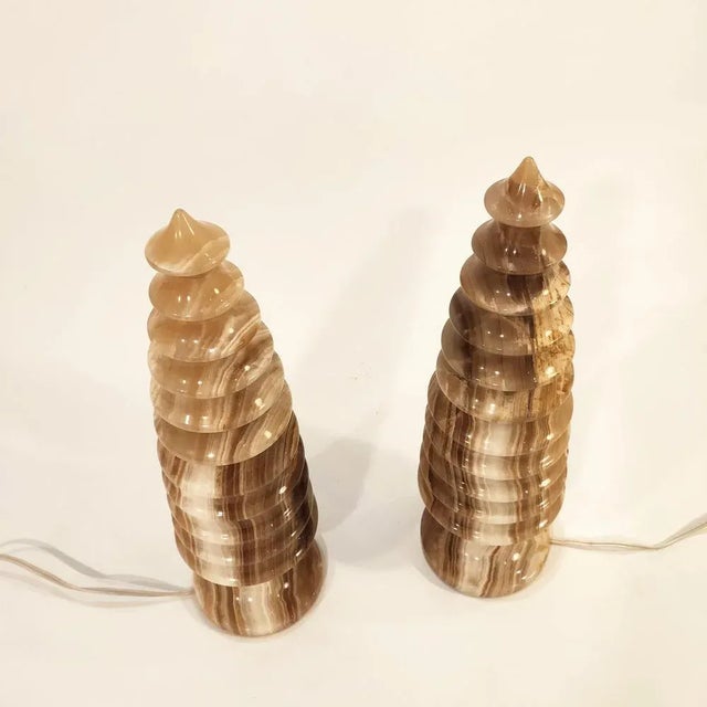 Couple of table lamps or ónix desktop of the 60s. Body of 2 pieces each and made entirely in ónix, shaped like a Chinese...