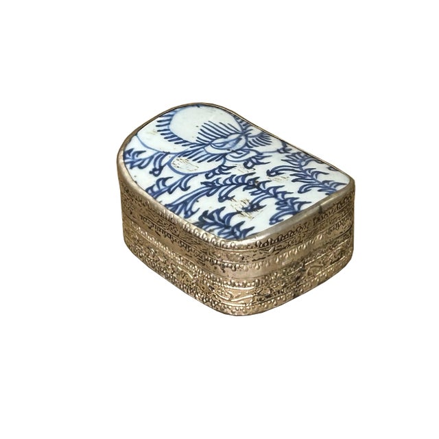 3" Chinese Old White Base Blue Scroll Leaf Graphic Porcelain Art Pewter Box For Sale In San Francisco - Image 6 of 7