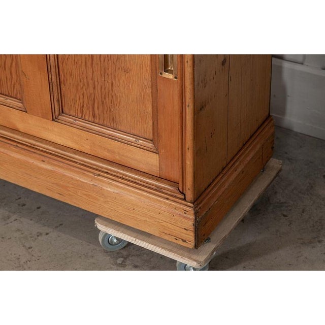 Large 19th Century English Pine Housekeepers Cabinet, 1890 For Sale - Image 16 of 18