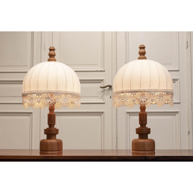 Mid-Century Modern Bedside Lamps in Pine and Linen by Yngve Ekström for Lystella, 1960s, Set of 2 For Sale - Image 3 of 9