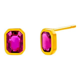 Emerald Shaped Burma Ruby 1.40 Carat 14 Karat Yellow Gold Bezel Stud Earrings - 2 Pieces For Sale