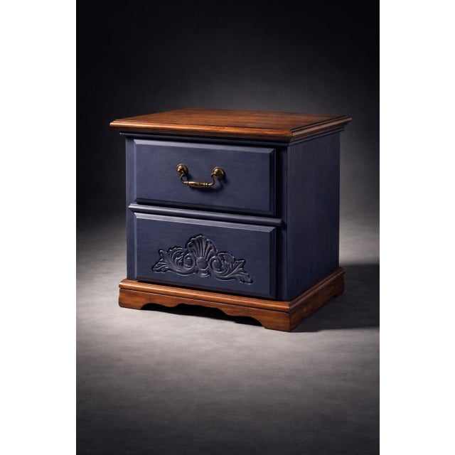 French Provincial Late 20th Century Pair of Solid Wood Navy Blue Nightstands With Carved Shell Drawer & Walnut Tops For Sale - Image 3 of 12