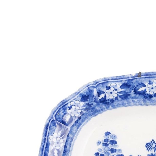 Earthenware - Miragaia earthenware serving dish - 19th century. Portuguese, 19th century; made of earthenware from the...