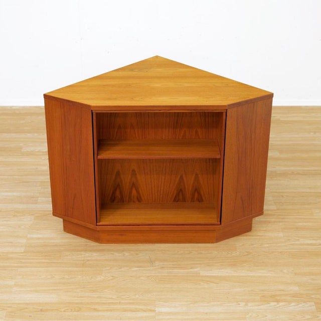 Wood 1960s Danish Modern Revolving Corner Bar in Teak by Vildbjerg Mobelfabrik For Sale - Image 7 of 18