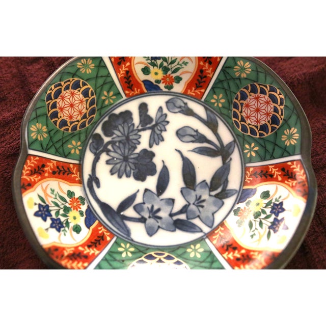 Japanese 20th Century Imari Hand Painted Small Decorative Bowls - Set of 5 For Sale - Image 3 of 13