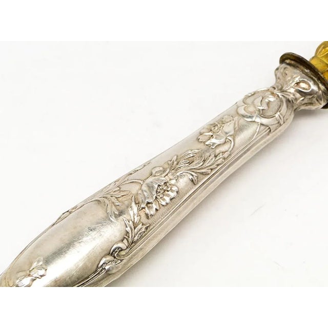 Eclectic Silver Plated Cake Shoulder, 1900s, in Very Good conditions. Designed 1890 to 1919