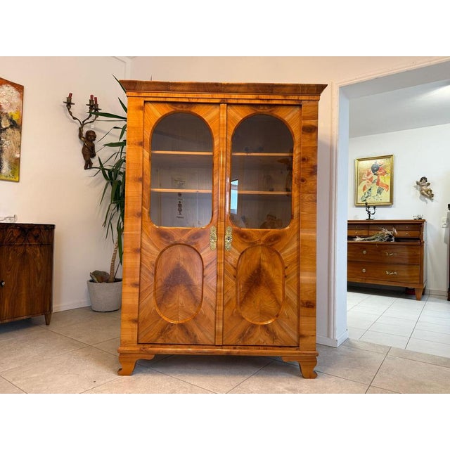 Biedermeier Display Cabinet in Walnut For Sale - Image 4 of 18
