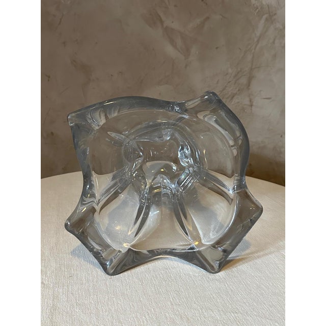 Large Daum crystal vase from the 60s in good condition, you can just see a few scratches. Beautiful shape and impressive...