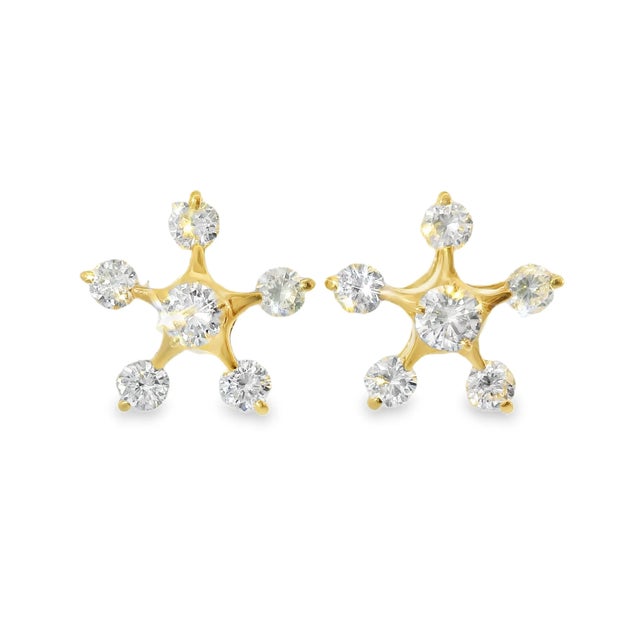 Traditional Late 20th Century Pair of 18K Yellow Gold Diamond Star Stud Earrings For Sale - Image 3 of 3